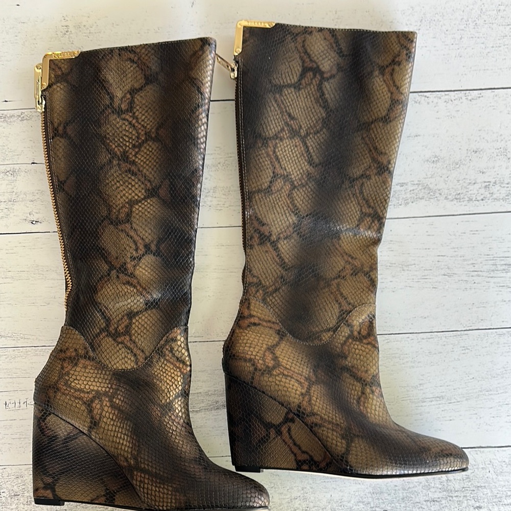 Elaine Turner Brown Heeled Boots with Snakeskin Pattern size 7.5
